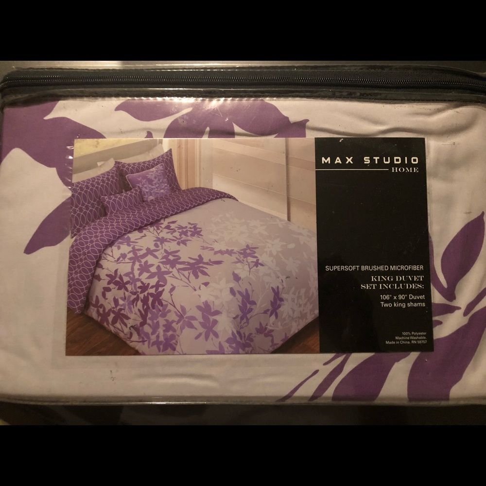 New in Original Packaging Max Studio King Duvet Set
